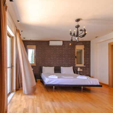 luxury master bedroom villa to stay in chania